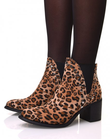 Heeled ankle boots with leopard patterns and studded details