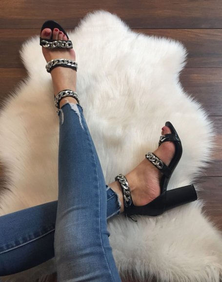 Heeled sandals with chains