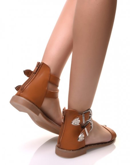 High-top sandals with camel buckles