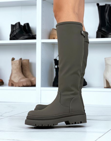 Khaki rubber boots with notched sole