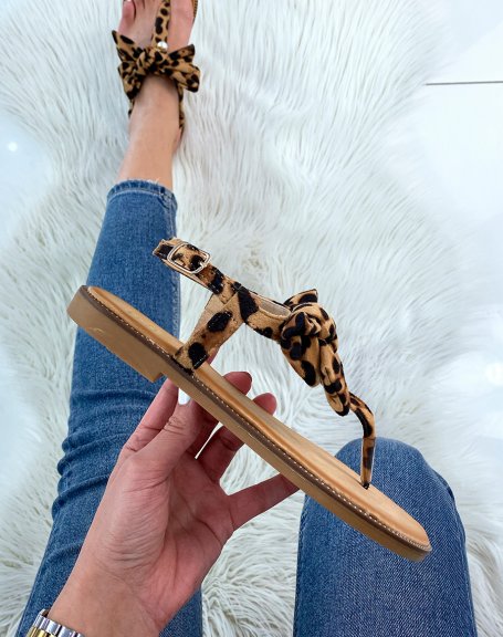 Leopard-effect flat sandals with bow and small pearl