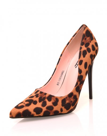 Leopard pumps with stiletto heels