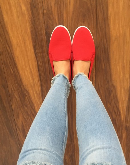 Light and comfortable red slippers