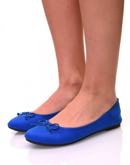 Light blue ballerinas in suede with small knots