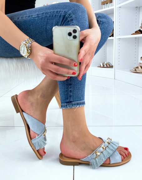 Light blue flat sandals with fringe and gold chain