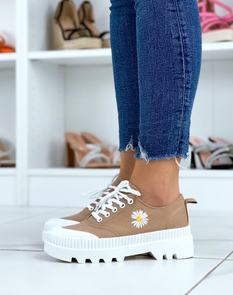 Light brown fabric sneakers with daisy and thick sole