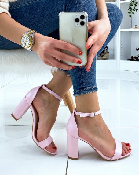 Lilac heeled sandals with thin straps