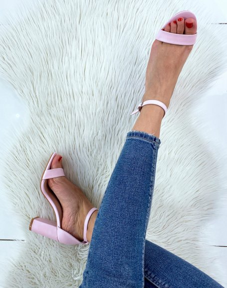Lilac heeled sandals with thin straps