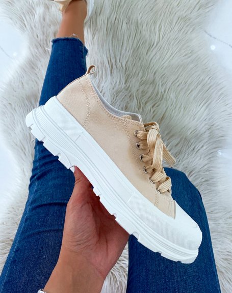 Low-cut beige fabric sneaker with thick white lug sole