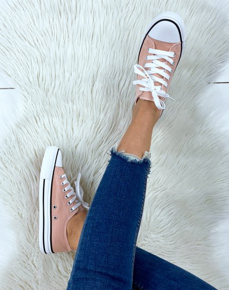 Low-top canvas sneakers with pastel pink lace