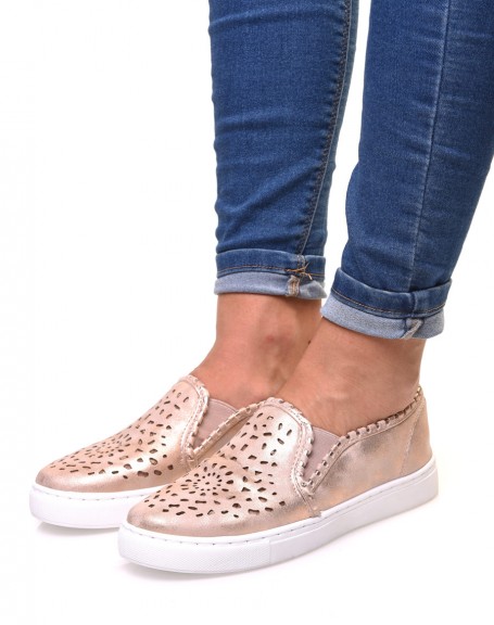 Metallic pink slippers with openwork patterns