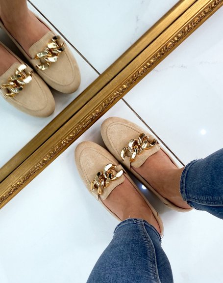 Moccasin in beige suede and large golden chain