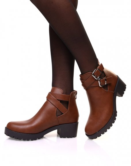 Openwork camel ankle boots with heel and notched sole