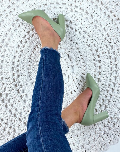 Pastel green pointed toe pumps