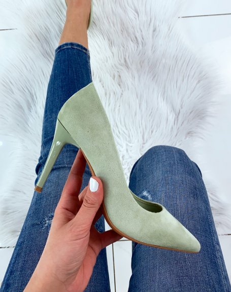 Pastel green pump in suede with a stiletto heel