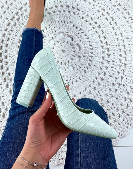 Pastel green pumps with croc-effect pointed toe