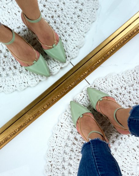 Pastel green pumps with square heels with pointed toe and gold chain