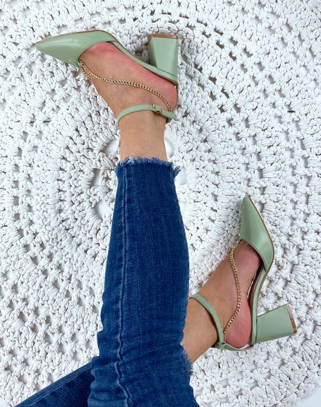 Pastel green pumps with square heels with pointed toe and gold chain