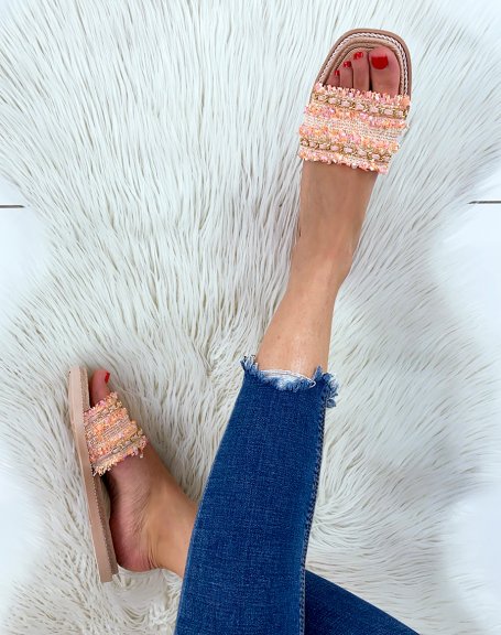Pink flat mules with multiple details and thin golden chain