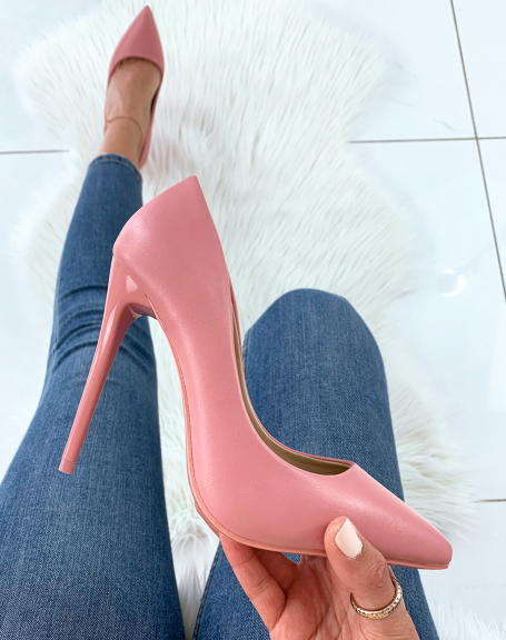 Pink pumps with stiletto heels