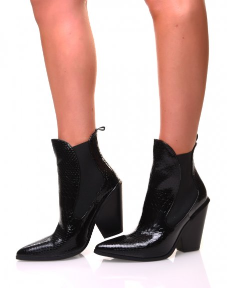 Pointed croc-effect black cowboy boots