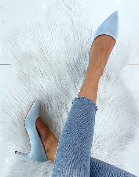 Pointed pumps in blue suede