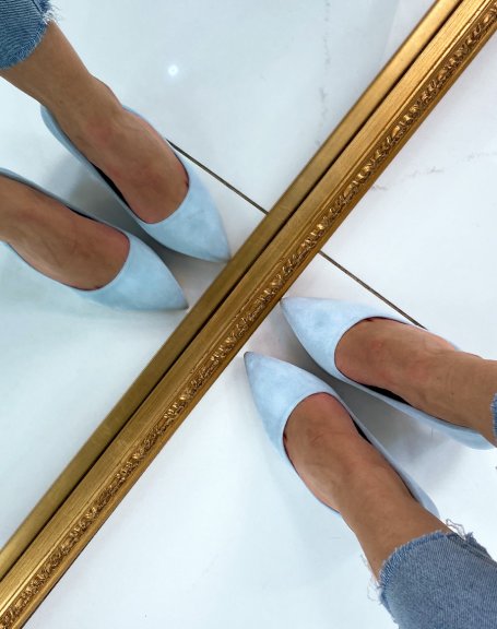 Pointed pumps in blue suede