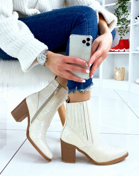 Pointed-toe crocodile beige cowboy boots