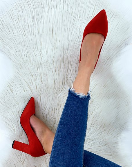 Pointed-toe red suedette pumps