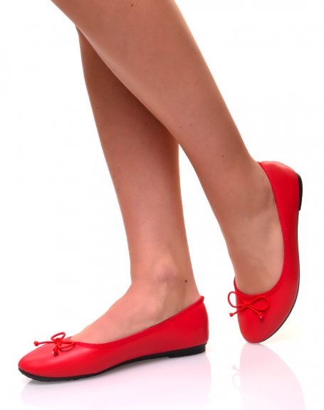 Red ballerinas with small bows