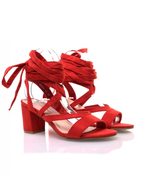 Red sandals with low heel