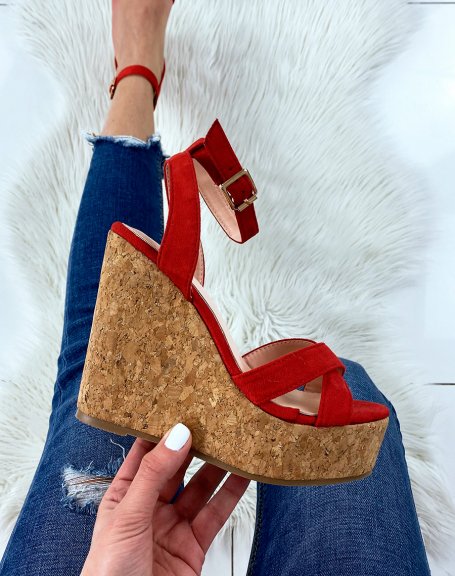 Red suede wedges with crossed straps