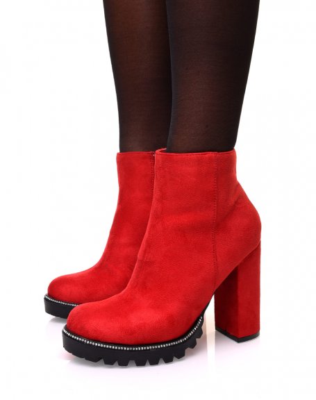 Red suedette ankle boots with heel and notched sole