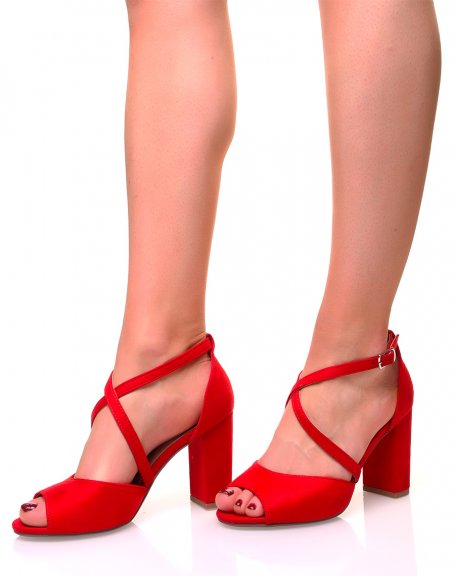 Red suedette sandals with square heels and crossed straps