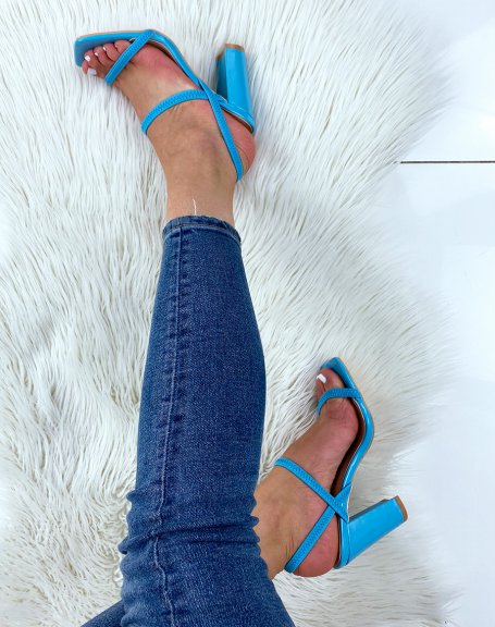 Sandals with blue heel and strap