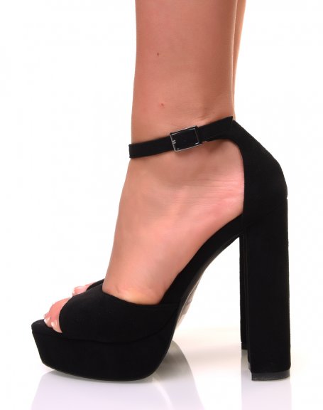 Sandals with square heels and wide platforms in black suede