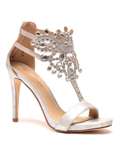 Silver sandal with very chic stone