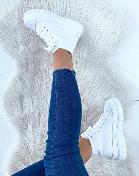 Sneaker in high-rise white fabrics with a thick white lug sole