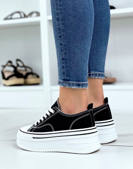 Sneakers in black fabric and thick sole