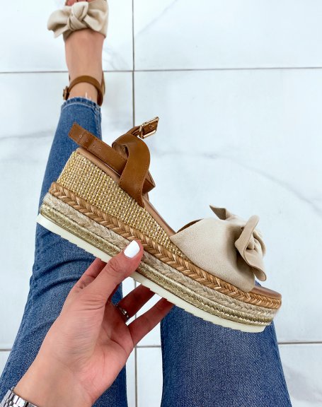 Wedge sandals with bow in beige suede and colored hessian heel