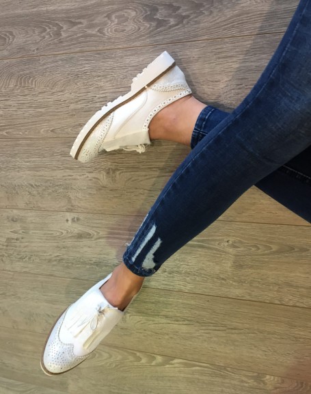 White bi-material derbies with fringes