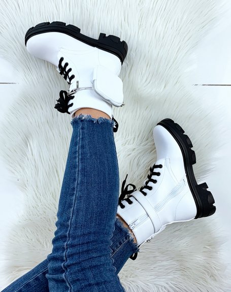 White high ankle boots with notched sole with pocket