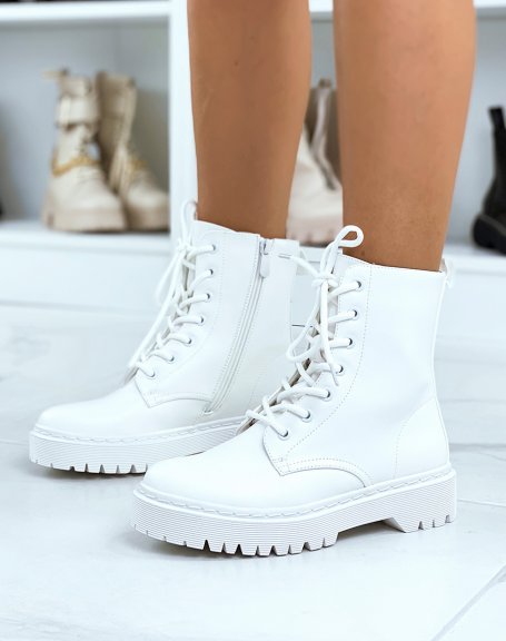 White lace-up flat-sole ankle boots