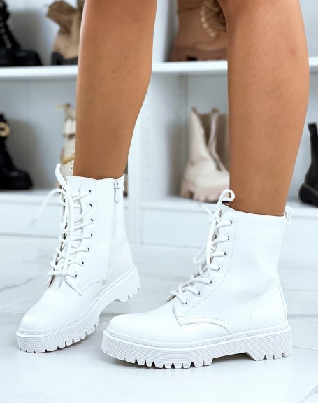 White lace-up flat-sole ankle boots