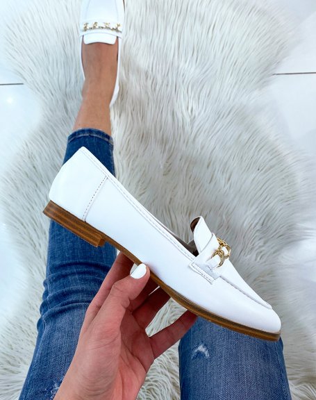 White moccasins with thin golden chain