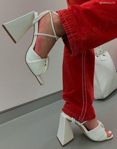 White sandals with twisted band and triangular heel