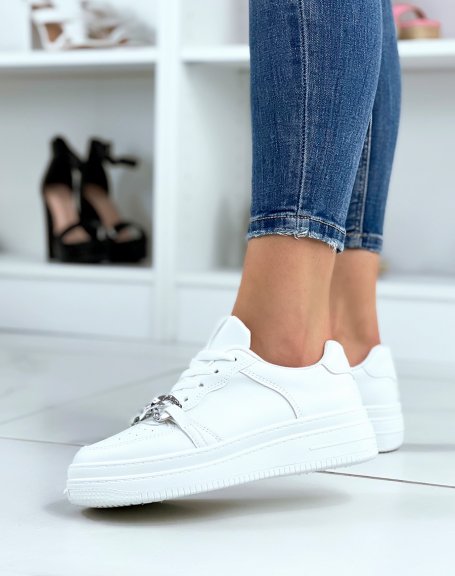 White sneakers with silver chain