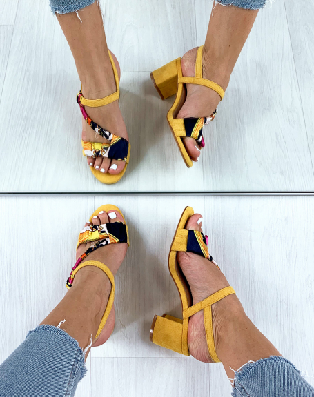 Yellow sandals with braided strap with a printed scarf