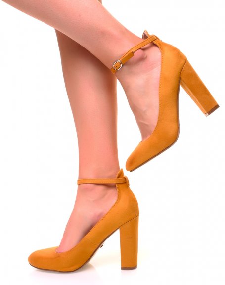 Yellow suedette pumps with square high heels