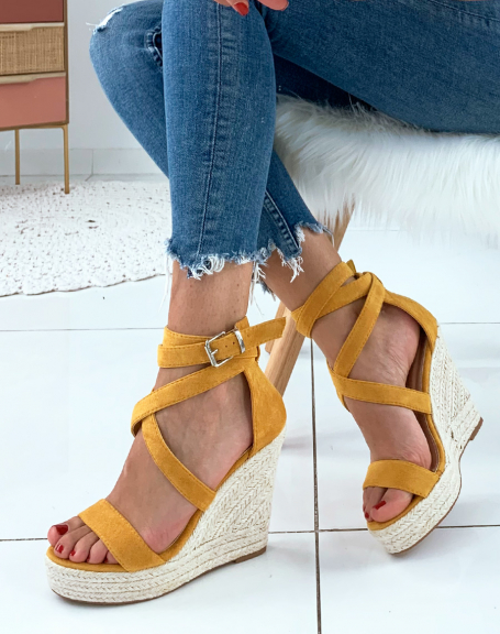 Yellow wedges